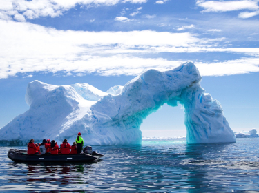 DISCOVERING THE GREAT WHITE CONTINENT  (3)